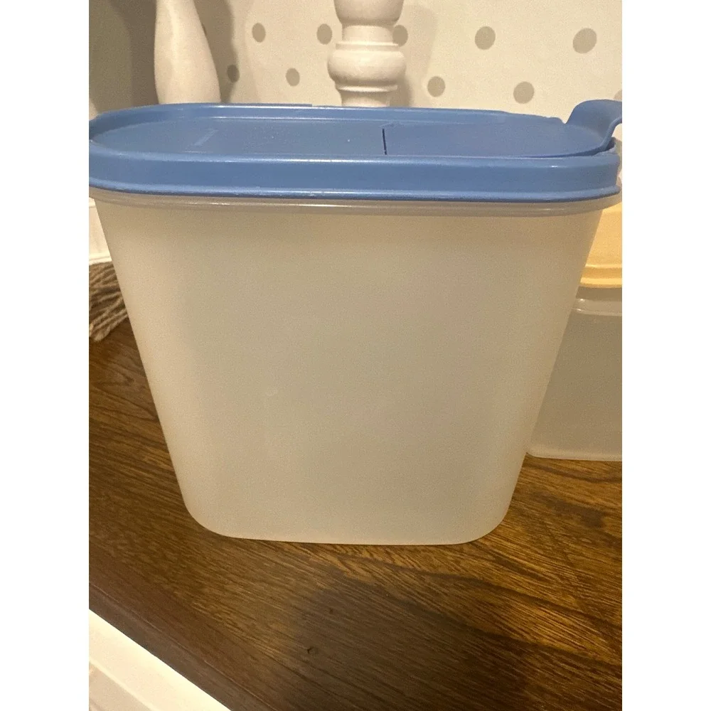 Tupperware Modular Mates Set of 2 Macaroni Container Blue Tan Lids Vintage flaw